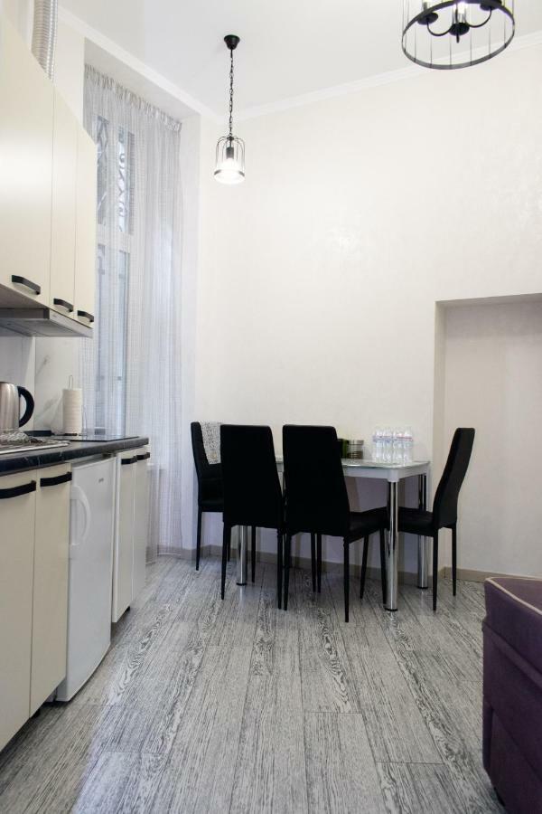 Apartment Barvy Lvova On Kostyushka St Exterior photo